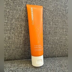 OLEHENRIKSEN  Truth Juice Gentle Glow Daily Cleanser
